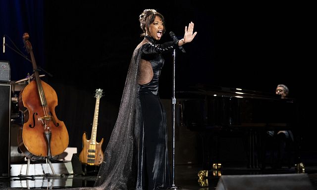 Whitney Houston: I Wanna Dance with Somebody