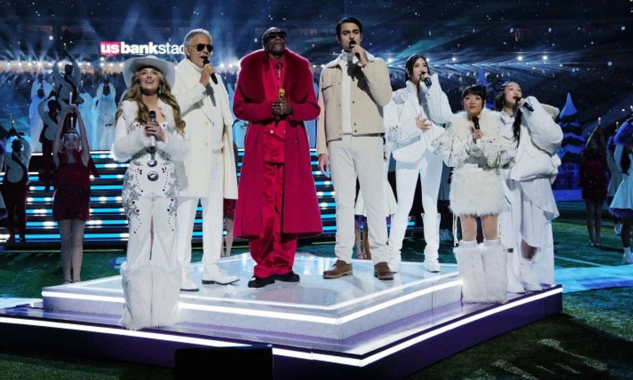 header image for Snoop's Holiday Halftime Party