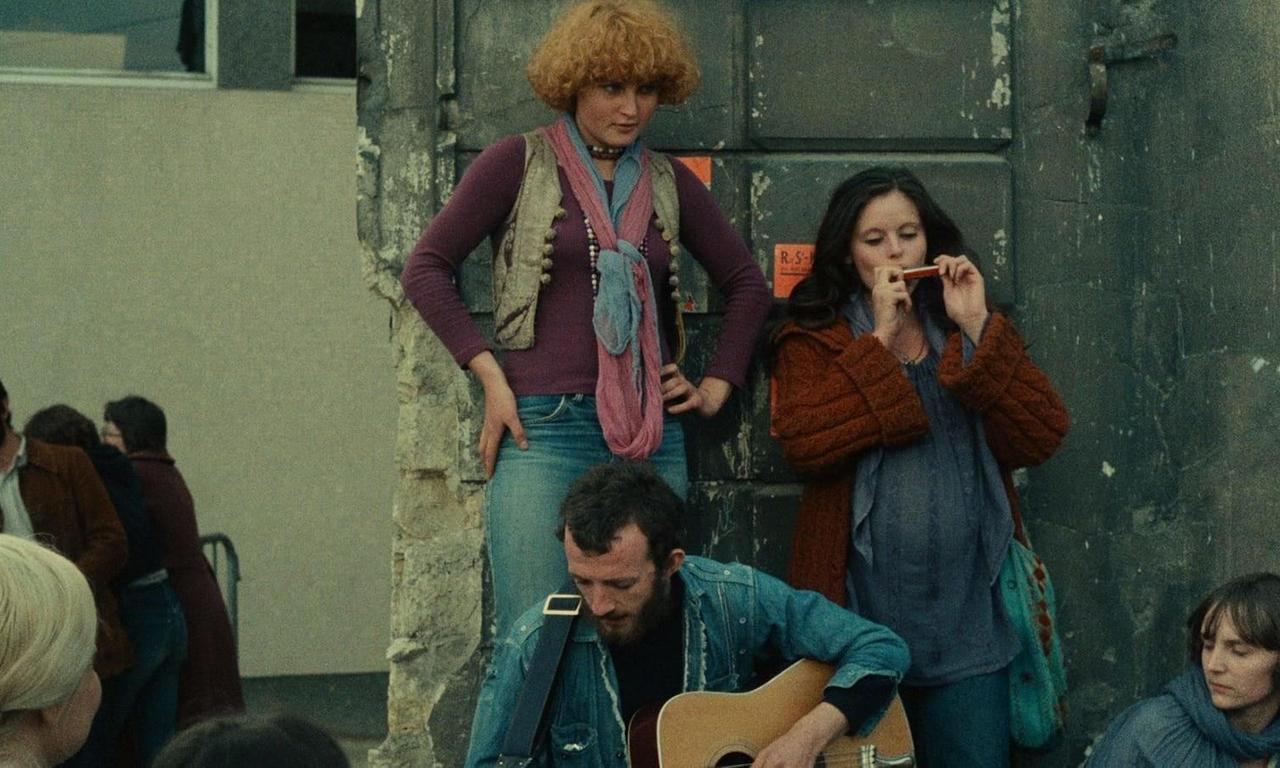 One Sings, the Other Doesn't - Where to Watch and Stream Online - One Sings The Other Doesn't Full Movie Online