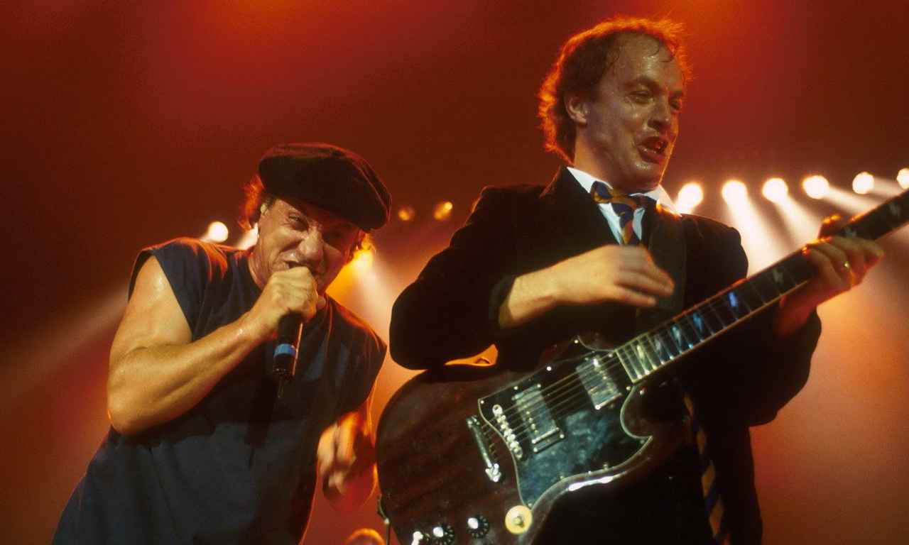 brydning falme Opstå AC/DC: Live at Circus Krone - Where to Watch and Stream Online –  Entertainment.ie