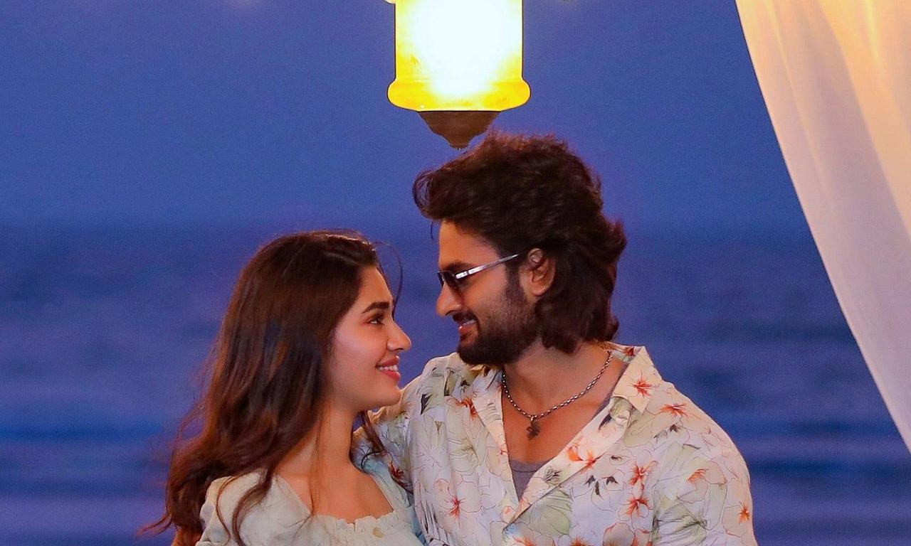 header image for Aa Ammayi Gurinchi Meeku Cheppali