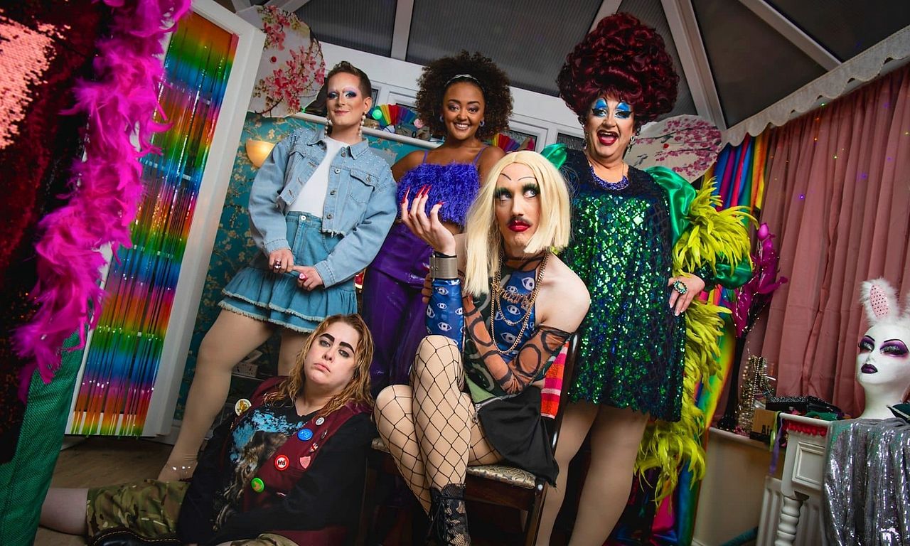 header image for Smoggie Queens