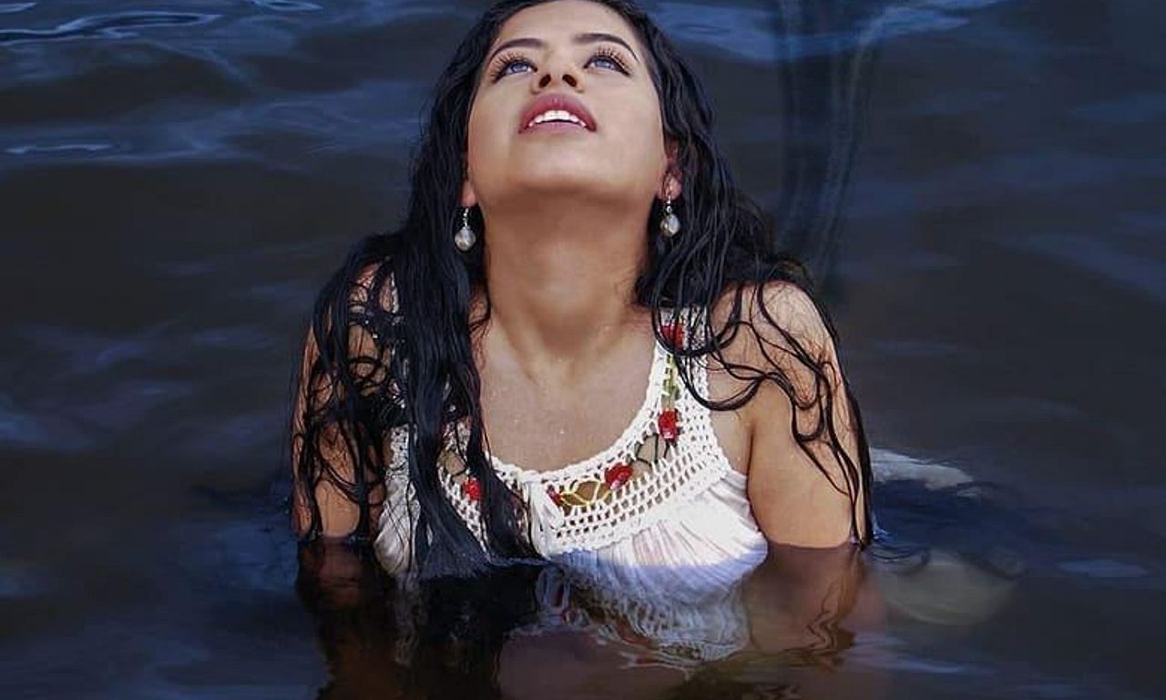 header image for La Chica del Lago