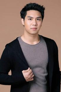 White Nawat Phumphothingam