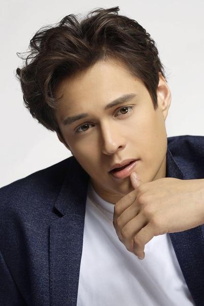 Enrique Gil - About - Entertainment.ie