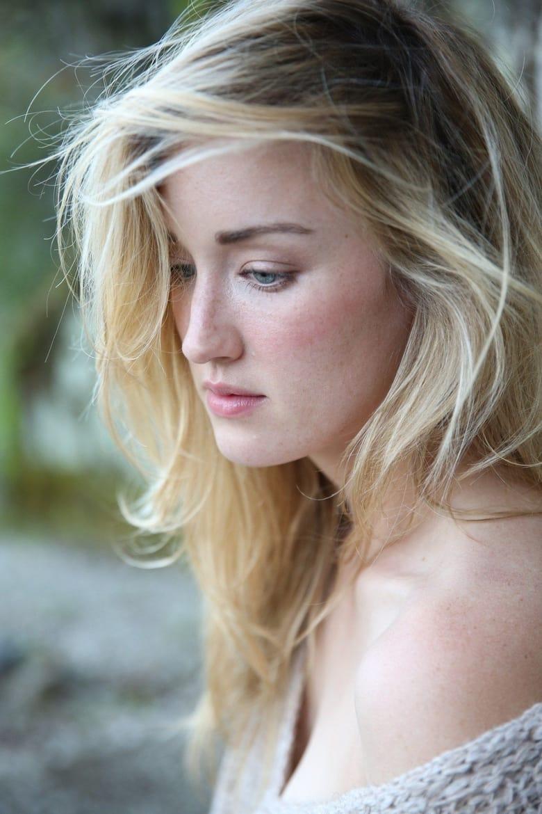 Ashley johnson (chrissy seaver)