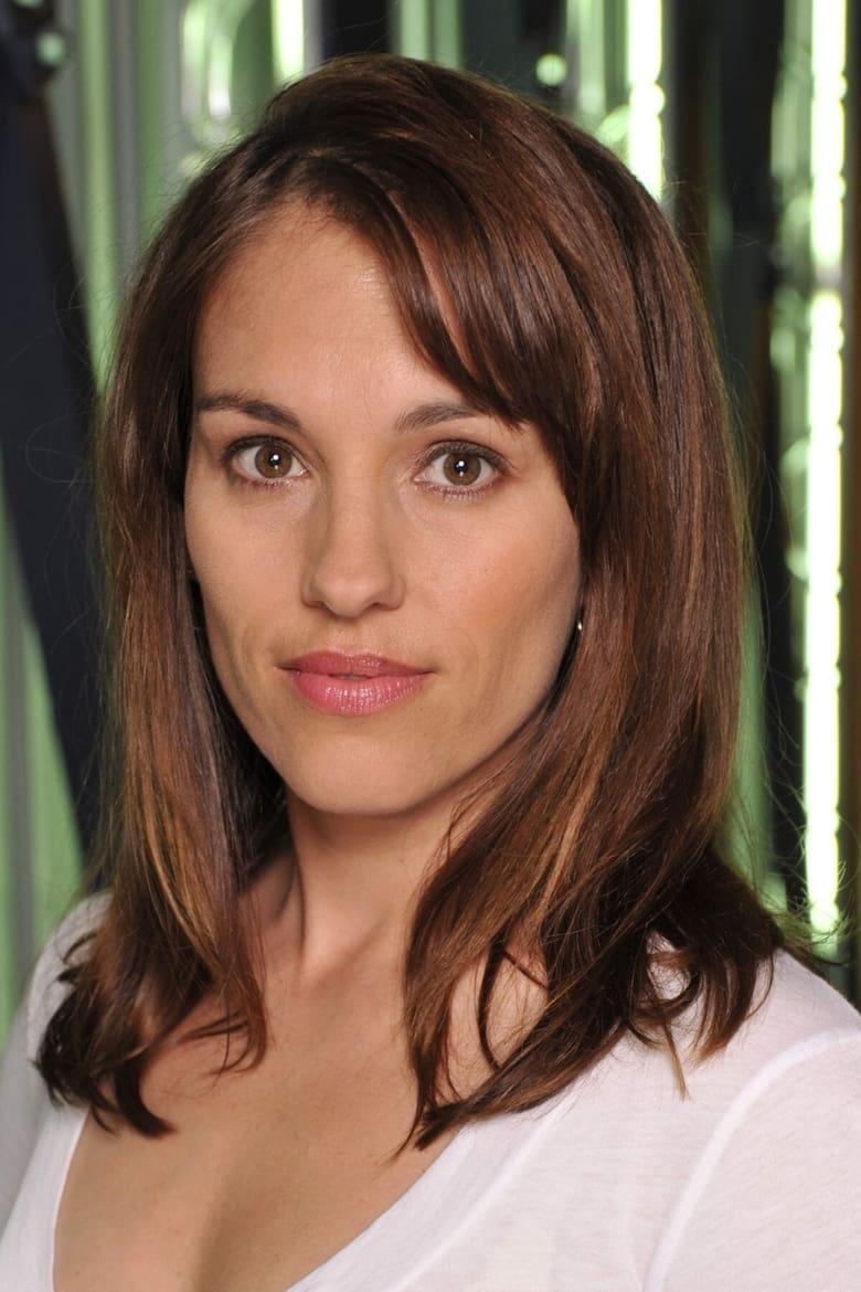 Amy Jo Johnson - About - Entertainment.ie