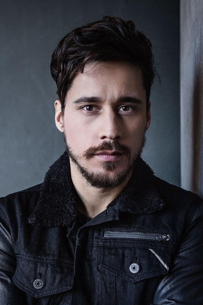 Peter Gadiot About Entertainment.ie