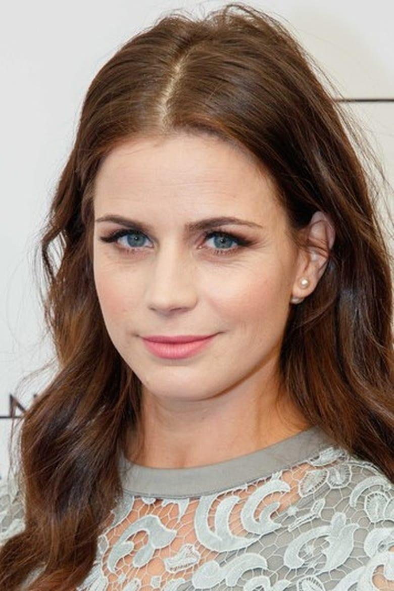 Elise Schaap - About - Entertainment.ie