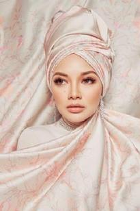 Neelofa