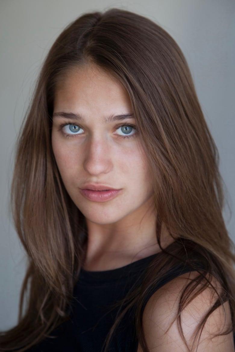 Lola Kirke - About - Entertainment.ie