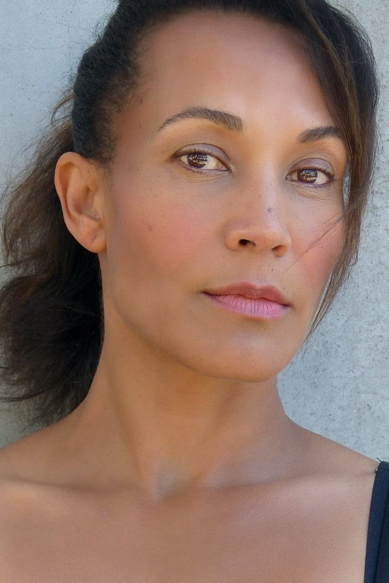 Rachel Luttrell - About - Entertainment.ie