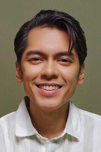Carlo Aquino