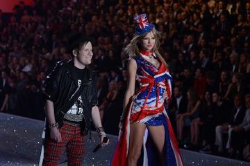 Victoria's Secret Fashion Show CATWALK with Karlie Kloss, Alessandra Ambrosio, Taylor Swift and more