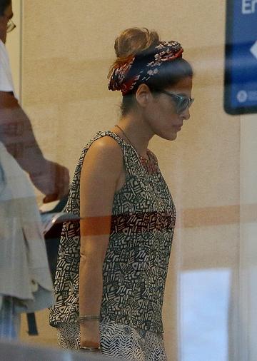 Eva Mendes at the airport