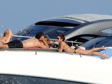 Rihanna, Cara, Vanessa Hudgens: Star snaps