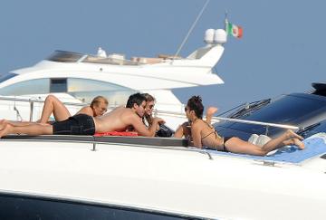 Rihanna, Cara, Vanessa Hudgens: Star snaps