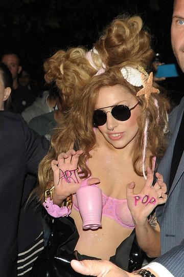Lady Gaga goes for fish &amp; chips in London