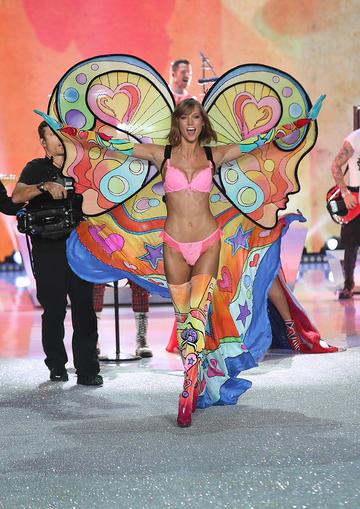 Victoria's Secret Fashion Show CATWALK with Karlie Kloss, Alessandra Ambrosio, Taylor Swift and more