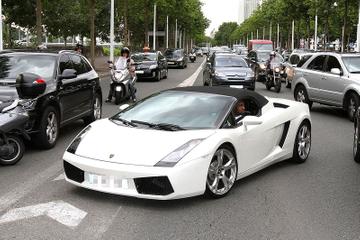 Kanye West and Kim Kardashian drive around Paris