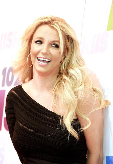 Britney, Will.i.am, Avril, and more do concert together