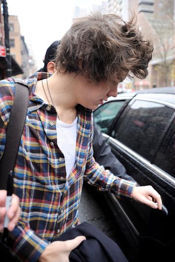 Harry Styles gets mobbed in New York City