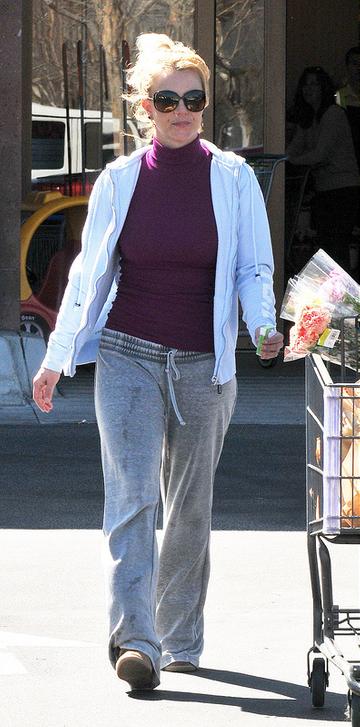 Britney Spears is spotted doing her grocery shop