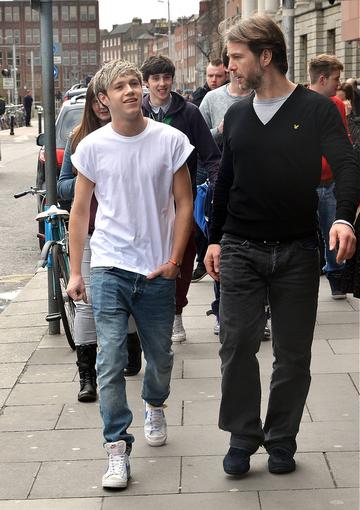 Niall Horan and Harry Styles head to TGI Fridays