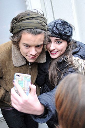 Harry Styles gets mobbed by fans in NYC