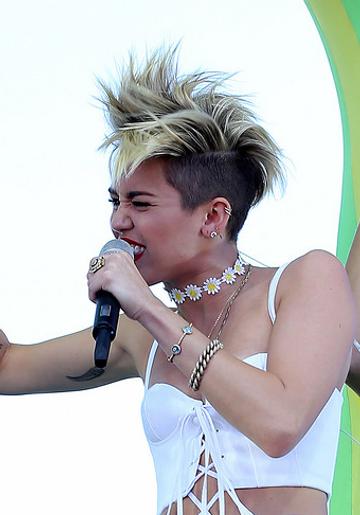 Miley Cyrus: On-stage gallivanting