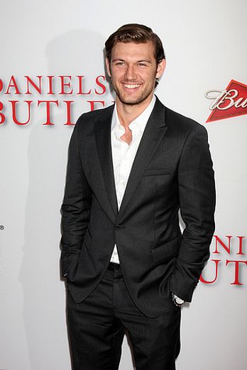 Happy birthday Alex Pettyfer!