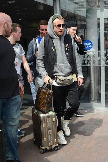 Macklemore arrives in Dublin Airport