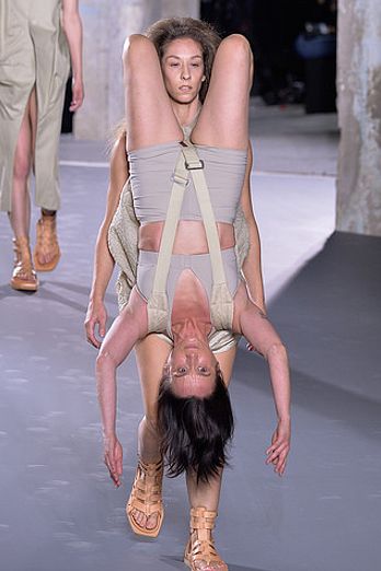 Models carrying models at Rick Owens' show at Paris Fashion Week Womenswear Spring/Summer 2016