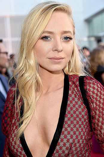 Portia Doubleday: Red Carpet Looks