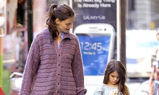 Katie Holmes spends 35k on Christmas pressies for Suri...? Katie Holmes spends 35k on Christmas pressies for Suri...?