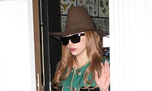 Lady Gaga 'devastated' at injury, cancels shows