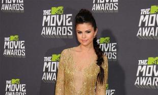 Selena Gomez chasing Bieber around the world? Selena Gomez chasing Bieber around the world?