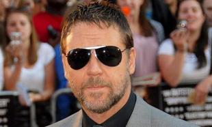 Russell Crowe involved in truck crash on his farm Russell Crowe involved in truck crash on his farm