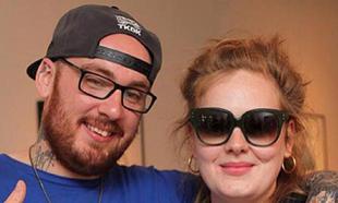 Adele gets fresh tattoo on her hand Adele gets fresh tattoo on her hand