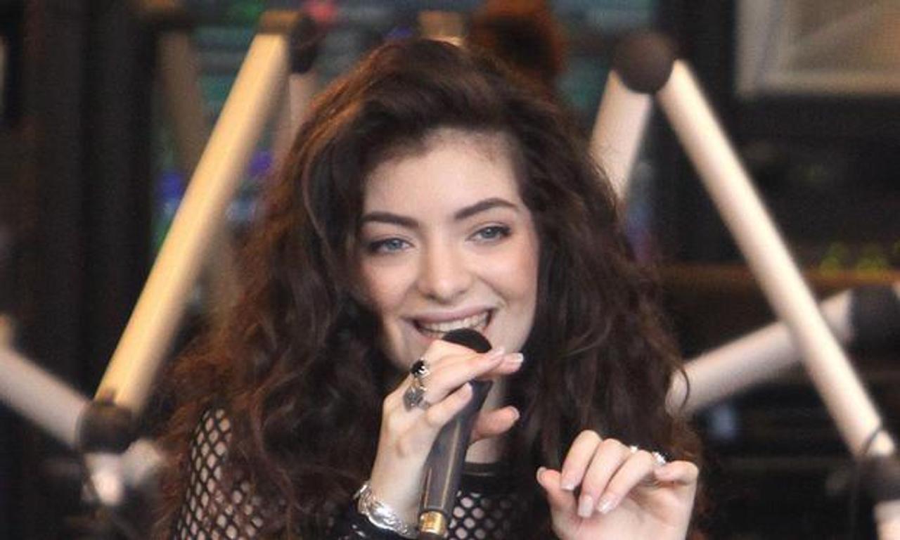 lorde grammys nails