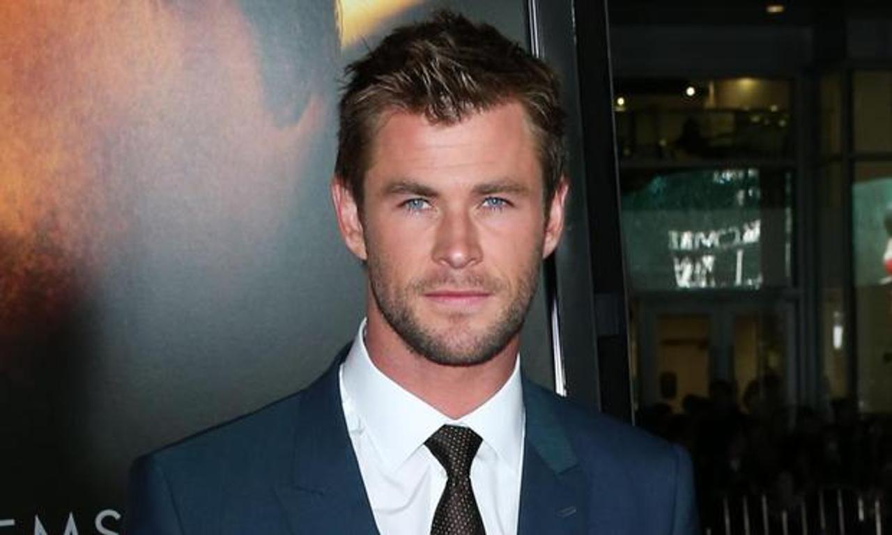 Chris Hemsworth in early talks for Men in Black spin-off