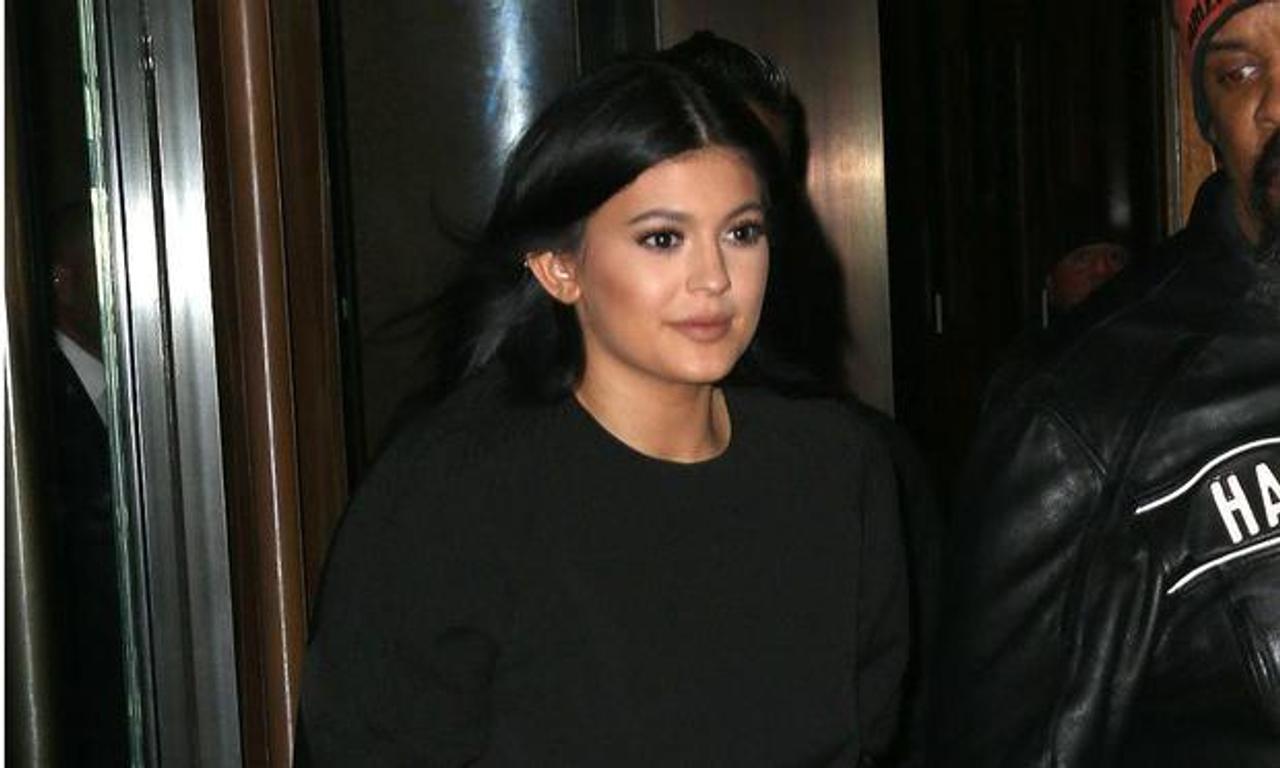 Pic: Kylie Jenner actually looks like a regular new mum in her latest ...