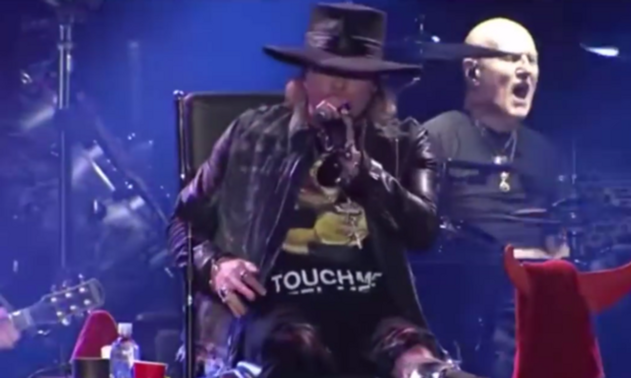 Axl Rose Debuted As Lead Vocalist Of Acdc Last Night And Theres Plenty Of Footage 1797