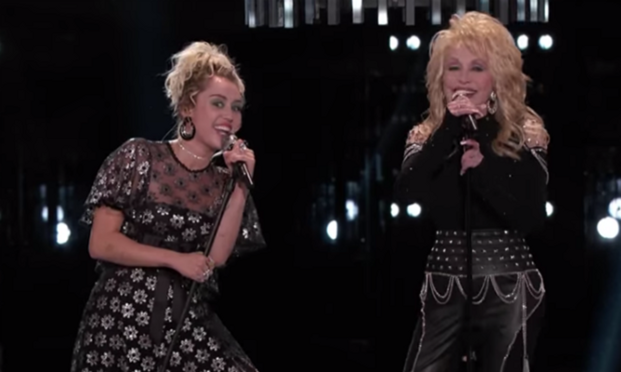 Watch Dolly Parton Miley Cyrus And Pentatonix Singing Jolene A Cappella Is Just Brilliant