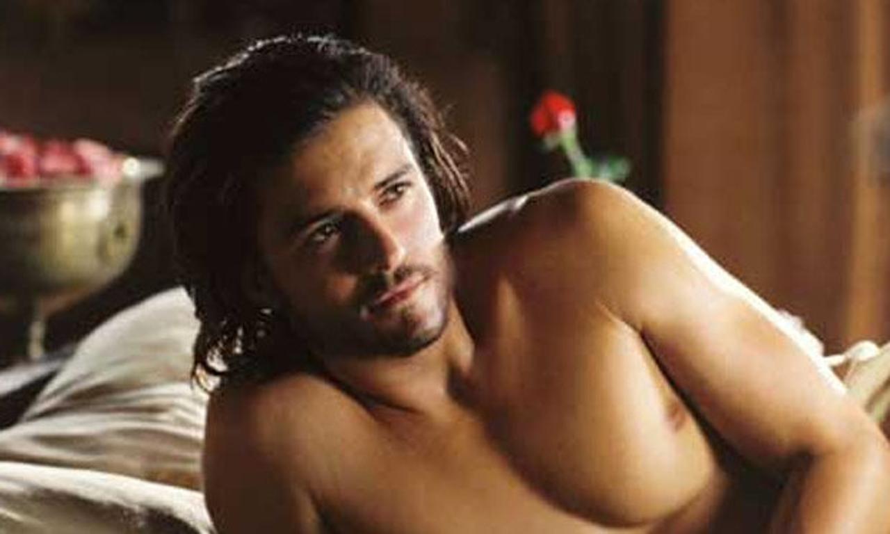 Entirely naked Orlando Bloom, anyone?