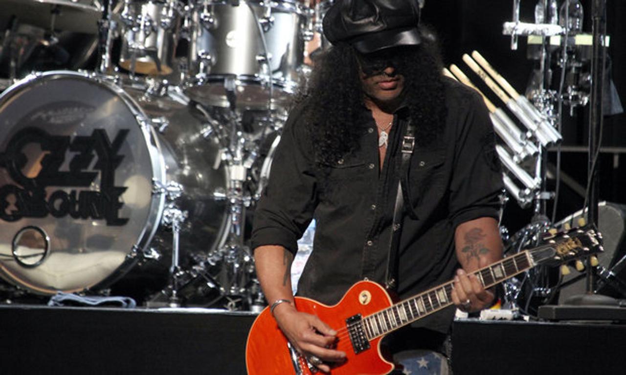 Former Guns N' Roses guitarist Slash signs copies of his autobiography ' Slash' at Waterstone's in Piccadilly, London Stock Photo - Alamy