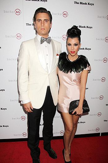 Kourtney Kardashian gives birth