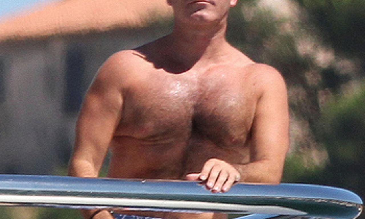 Simon Cowell Topless - Entertainment.ie
