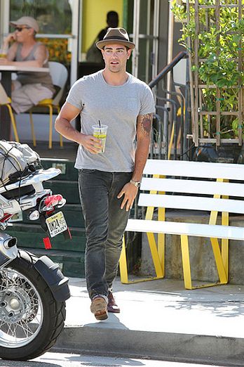 Jesse Metcalfe Out and About