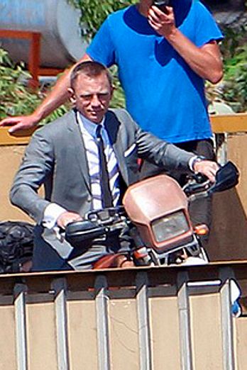 Daniel Craig filming scenes from 'Skyfall'